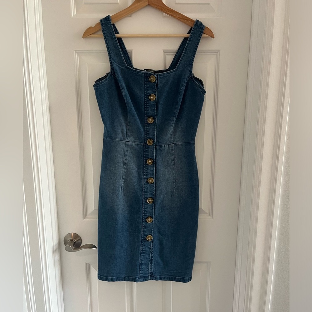 Sharagano denim dress
Size 4